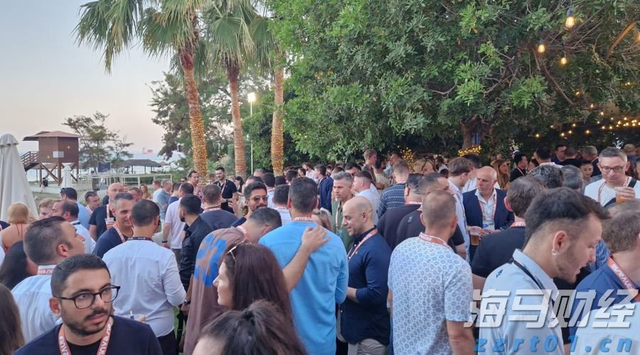 港珠澳大桥穿梭巴士恢复营运